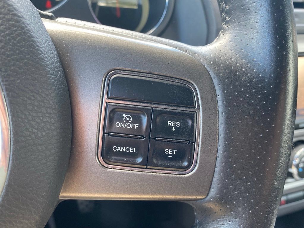 Used 2014 Dodge Challenger R/T RWD image 25
