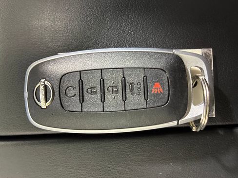 Used 2023 Nissan Rogue SL w/ SL Premium Package image 35