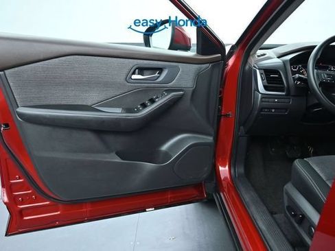 Used 2023 Nissan Rogue SV FWD image 16
