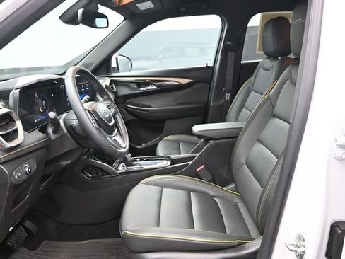 Used 2024 Chevrolet TrailBlazer ACTIV w/ Convenience Package FWD image 11