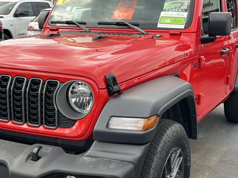 Used 2025 Jeep Wrangler Unlimited Sport AWD/4WD image 9