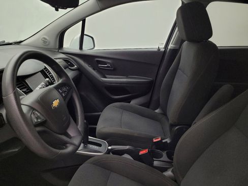 Used 2021 Chevrolet Trax LS w/ Tint and Cruise Package AWD/4WD image 17