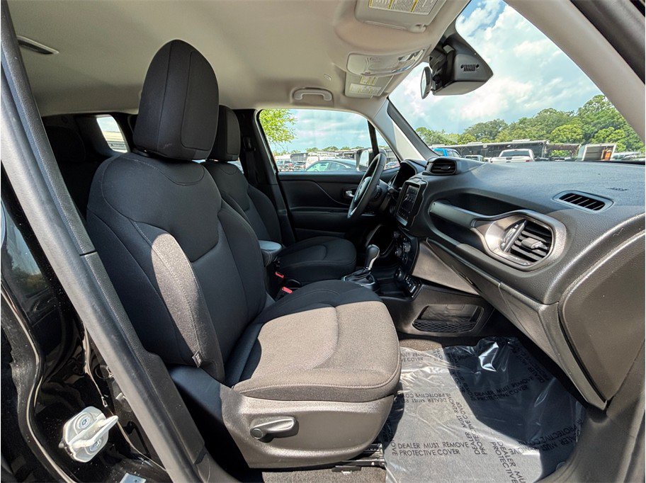Used 2023 Jeep Renegade Latitude AWD/4WD image 36