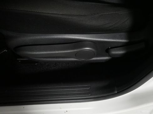 Used 2015 Nissan Juke S image 20