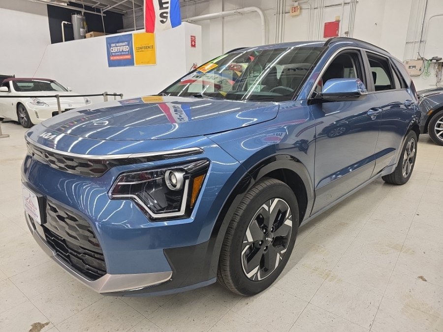 Used 2023 Kia Niro Wind w/ Wind Preserve Package FWD image 3
