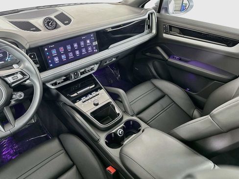Certified 2025 Porsche Cayenne Coupe AWD/4WD image 25