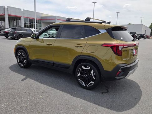 Used 2024 Kia Seltos SX w/ SX Sunroof Package image 8