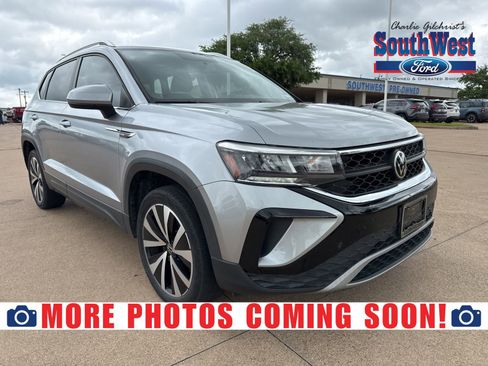 Used 2022 Volkswagen Taos SE image 1