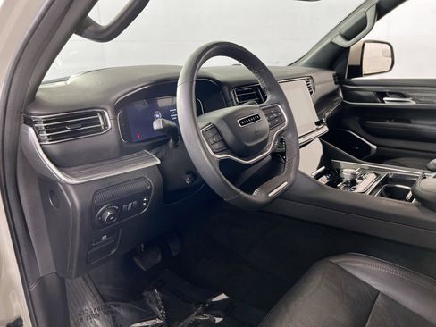 Used 2022 Jeep Wagoneer Series III image 9