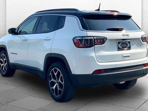 Used 2025 Jeep Compass Limited AWD/4WD image 11