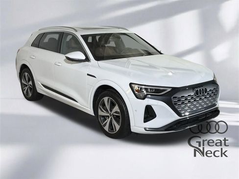 Used 2024 Audi Q8 e-tron Premium Plus w/ Premium Plus Package AWD/4WD image 11