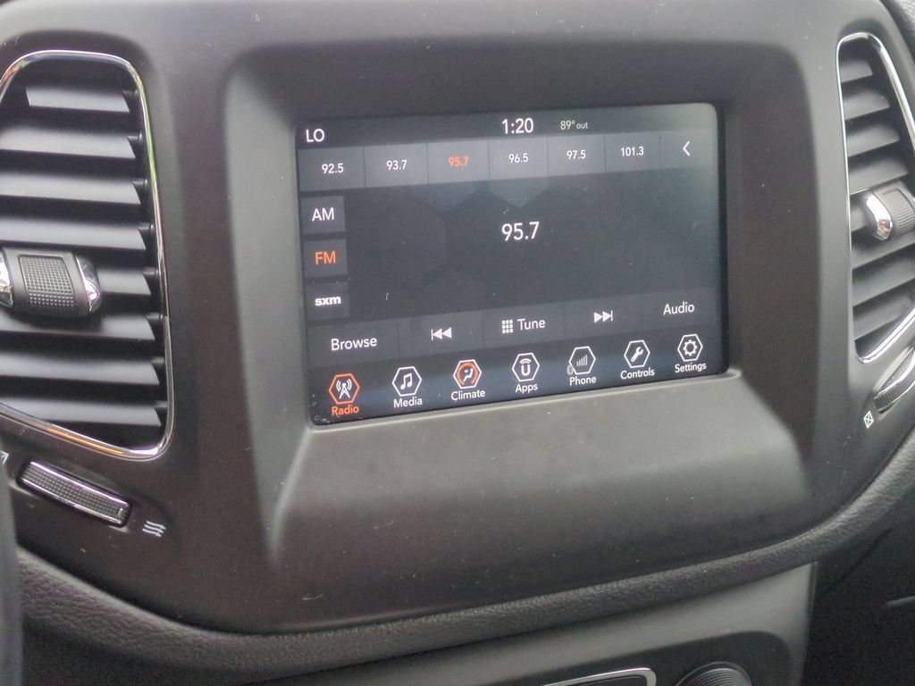 Used 2018 Jeep Compass Latitude w/ Popular Equipment Group AWD/4WD image 19