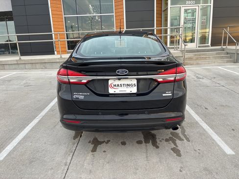 Used 2017 Ford Fusion SE w/ Equipment Group 201A image 4