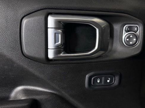 Used 2022 Jeep Wrangler Sport AWD/4WD image 18