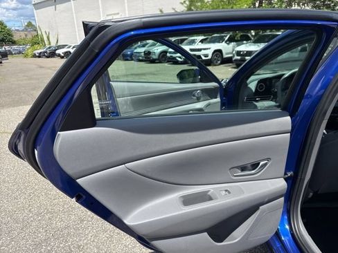 Used 2023 Hyundai Elantra SEL w/ Convenience Package FWD image 32