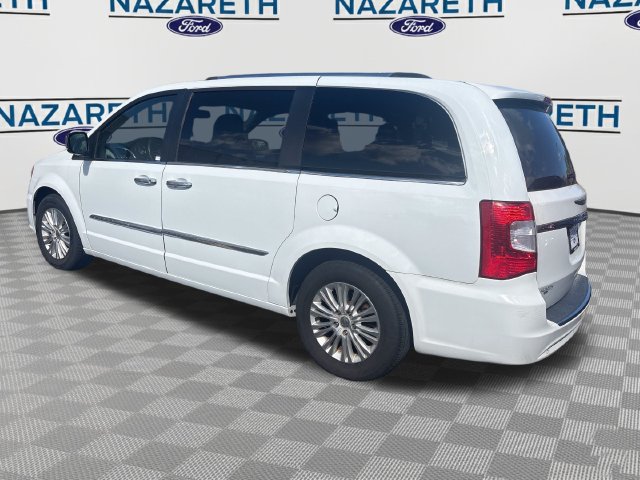 Used 2016 Chrysler Town & Country Limited FWD image 5