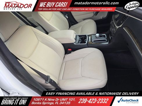 Used 2017 Chrysler 300 C RWD image 16