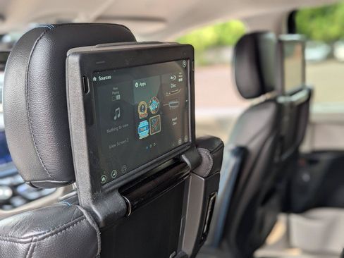 Used 2021 Chrysler Pacifica Touring-L w/ Uconnect Theater Family Group AWD/4WD image 29