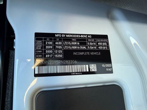 Used 2024 Mercedes-Benz Sprinter 4500 image 19