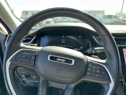 Used 2022 Jeep Grand Cherokee Limited image 12