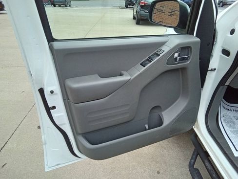 Used 2019 Nissan Frontier Desert Runner RWD image 16