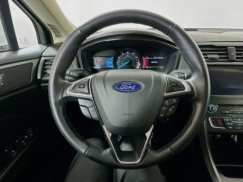 Used 2018 Ford Fusion SE w/ Equipment Group 201A image 11
