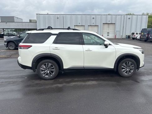 Used 2023 Nissan Pathfinder SV w/ SV Premium Package AWD/4WD image 12