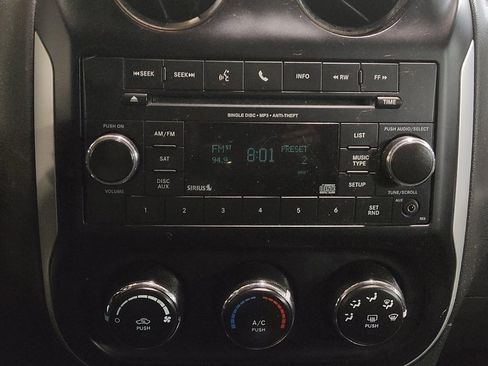 Used 2017 Jeep Compass Latitude image 25