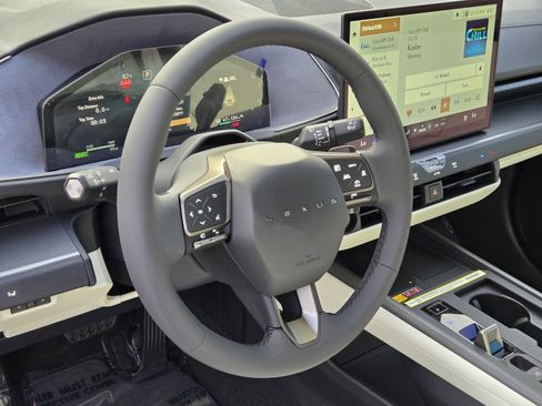 New 2026 Lexus ES 350e FWD image 10