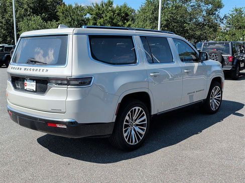 Used 2022 Jeep Grand Wagoneer Series III AWD/4WD image 8