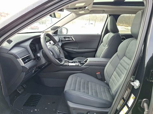 New 2026 Mitsubishi Outlander SE image 6