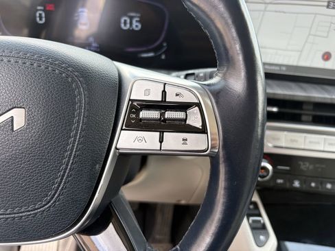 Used 2023 Kia Telluride EX w/ EX Captain's Chair Package AWD/4WD image 17