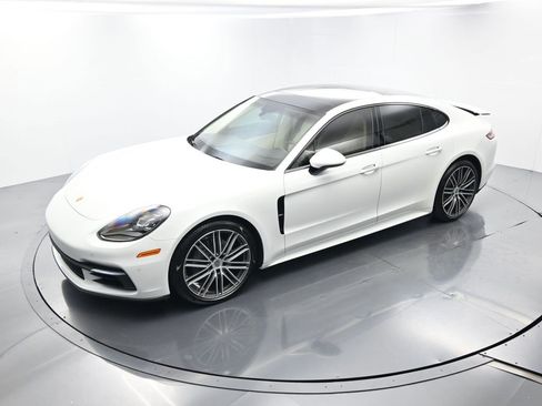 Used 2018 Porsche Panamera 4S image 30