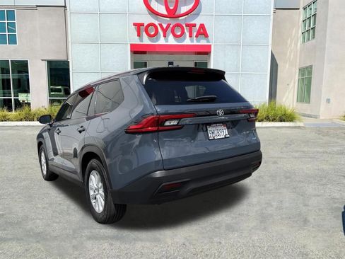 Certified 2024 Toyota Grand Highlander FWD image 6