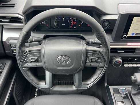 Used 2025 Toyota Tacoma SR5 AWD/4WD image 12