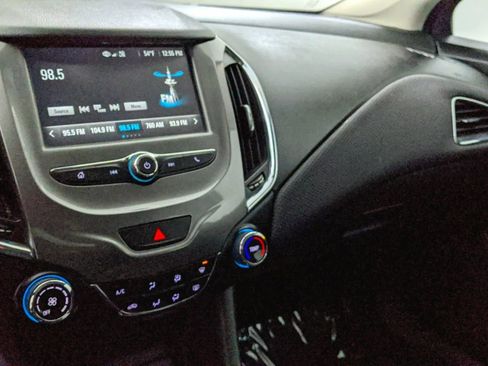 Used 2017 Chevrolet Cruze LT image 22