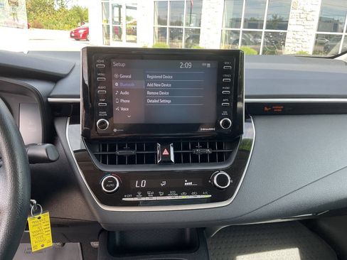 Used 2021 Toyota Corolla LE FWD image 27