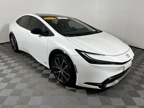 Certified 2024 Toyota Prius XLE image 3