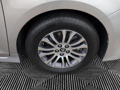 Used 2018 Toyota Sienna XLE image 26