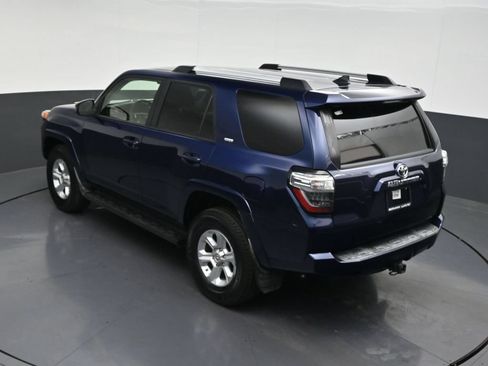 Used 2020 Toyota 4Runner SR5 AWD/4WD image 17