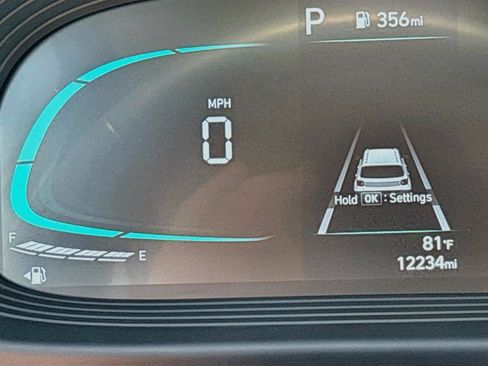 Certified 2025 Hyundai Venue SEL FWD image 19