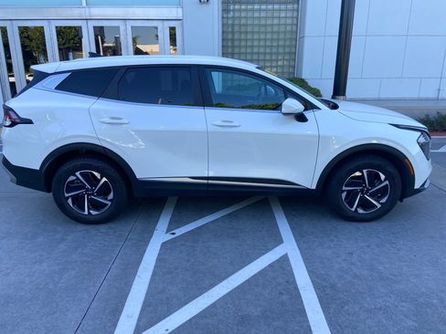 Used 2023 Kia Sportage LX AWD/4WD image 4