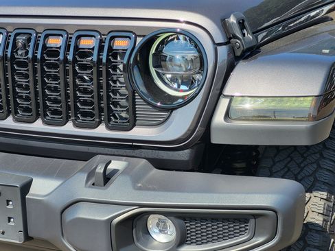 Used 2026 Jeep Wrangler Unlimited Sahara AWD/4WD image 8