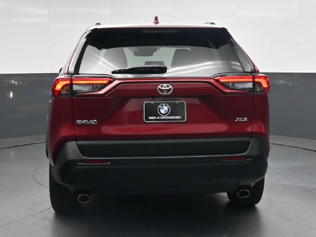Used 2020 Toyota RAV4 XLE Premium FWD image 5