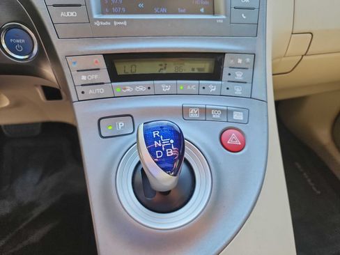 Used 2014 Toyota Prius Three FWD image 21