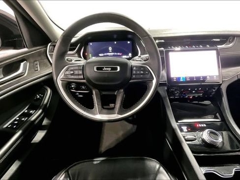 Used 2023 Jeep Grand Cherokee Limited w/ Luxury Tech Group II image 8