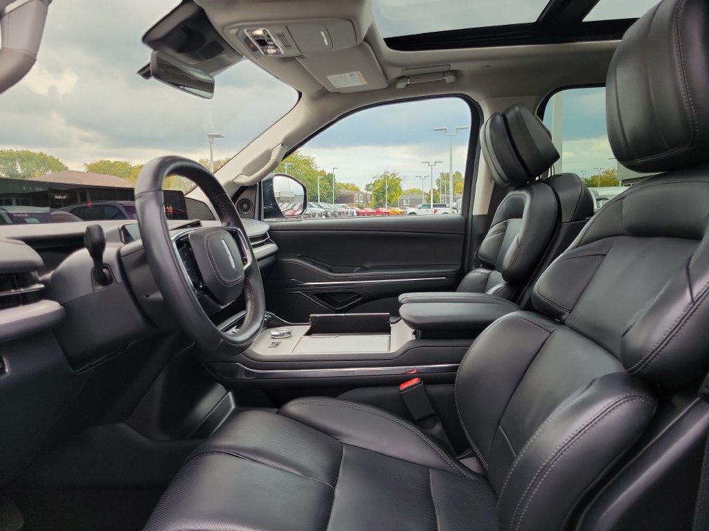Certified 2025 Lincoln Navigator L Reserve AWD/4WD image 17