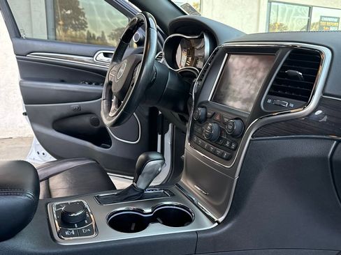 Used 2018 Jeep Grand Cherokee Overland image 30