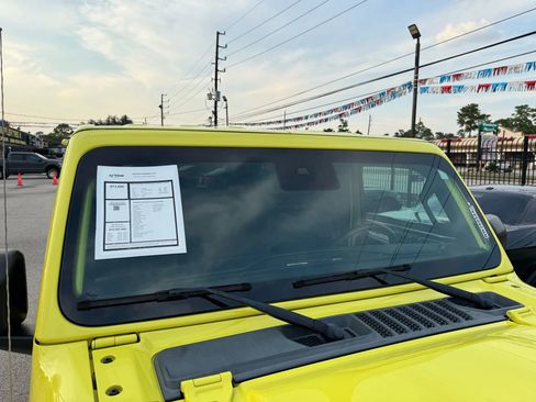 Used 2022 Jeep Wrangler Unlimited Rubicon w/ Dual Top Group image 15