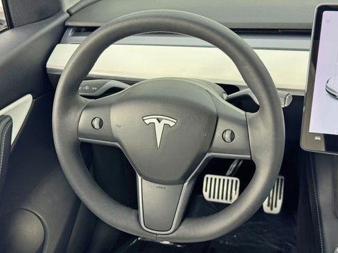 Used 2021 Tesla Model Y Long Range image 18